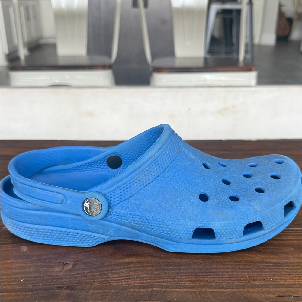 2 Pair Men’s Crocs Size 9 Blue and Gray Clogs - Picture 7 of 17